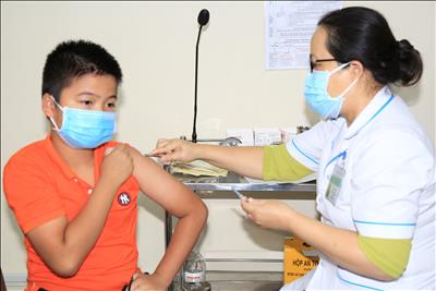 Công ty ĐHĐ tổ chức tiêm ngừa cúm cho người thân CB.CNV