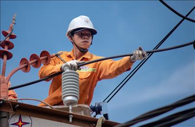 EVN tập trung triển khai nhiều giải pháp đồng bộ để chuẩn bị phục vụ cung cấp điện năm 2024